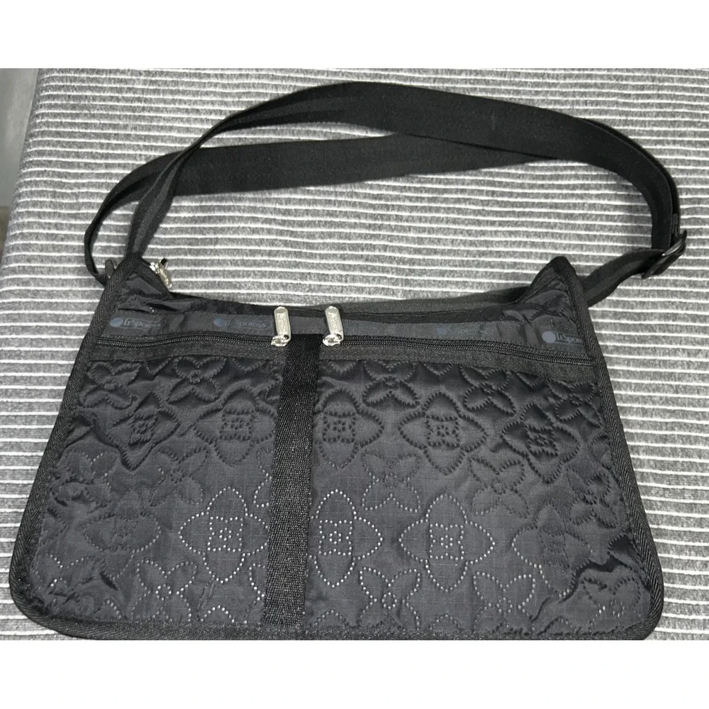 LeSportsac Deluxe Everyday Bag Black Quilted Floral Nylon‎ Crossbody Travel Bag